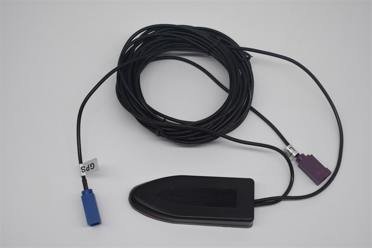 Shark fin two-in-one antenna