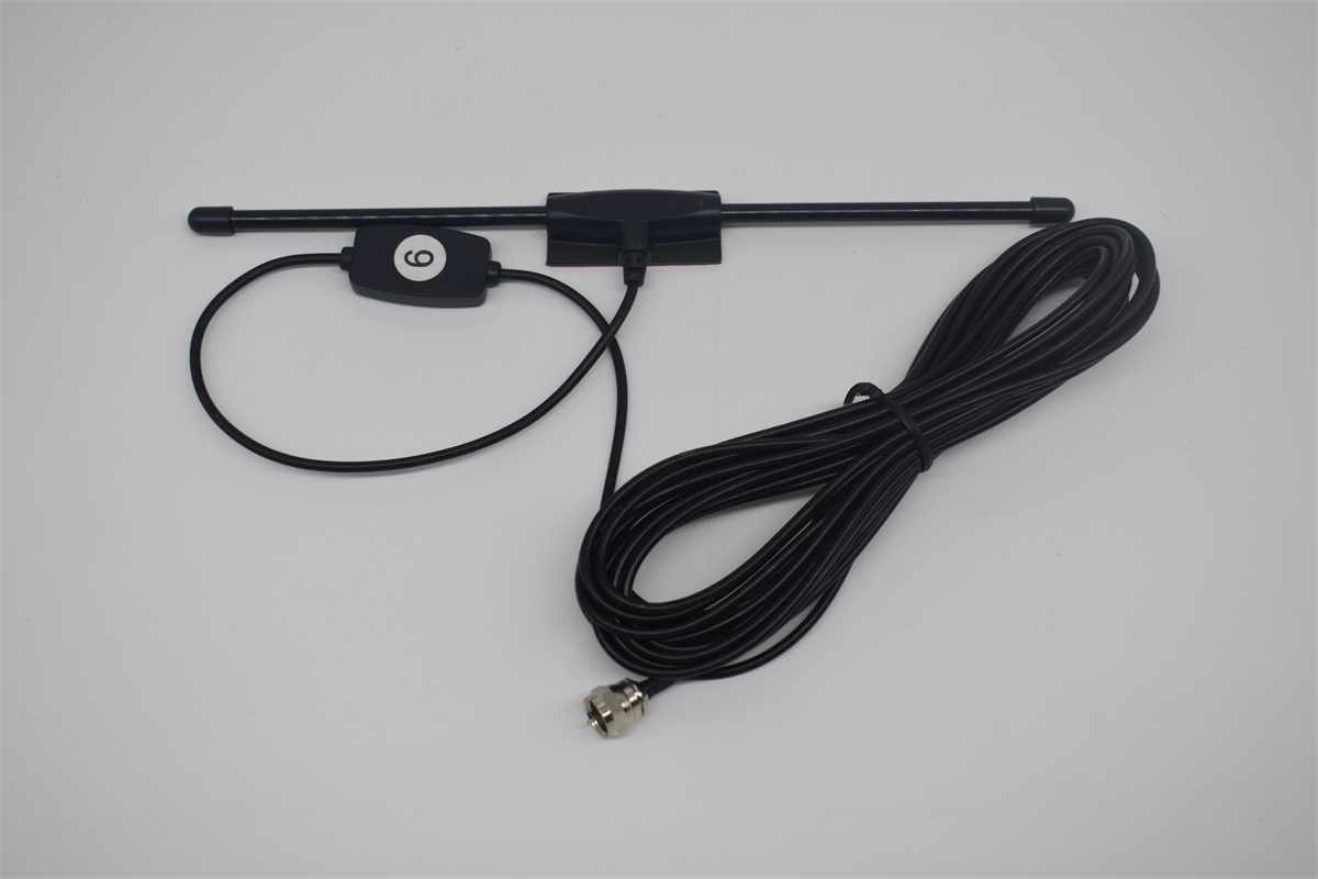 Vehicle-mounted T-patch antenna