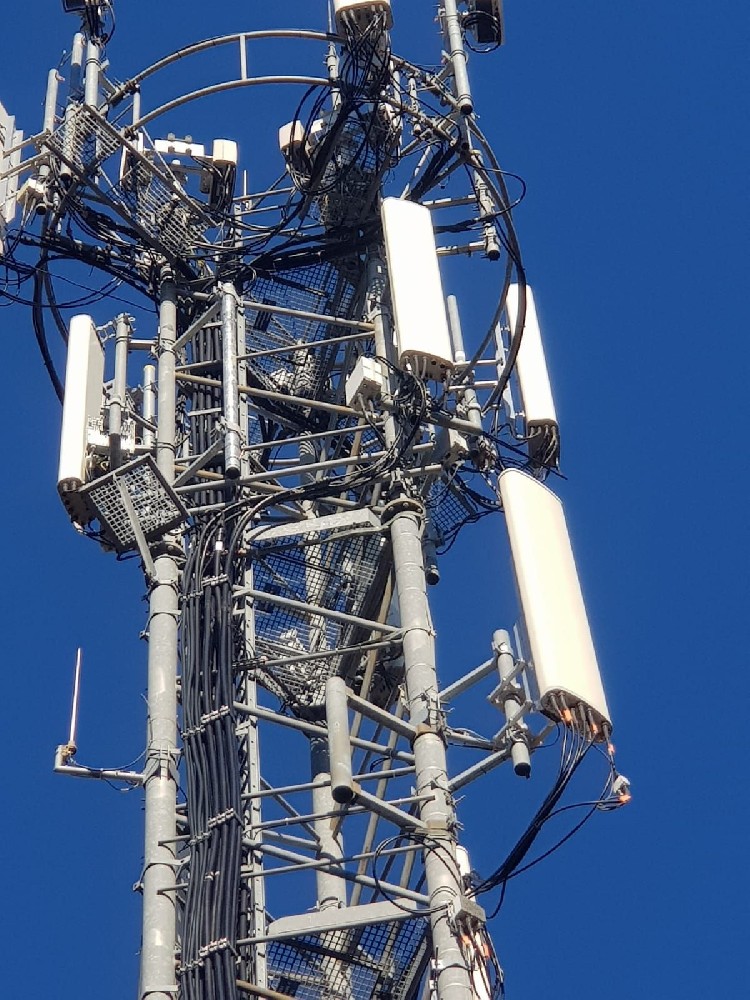 Antenna manufacturer All professionals dealing in antenna user, engineers, sellers, manufacturers and consultas are meet here to gain more knowledge through knowledge sharing and idea exchange.